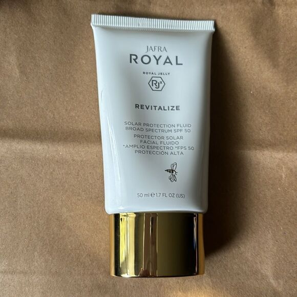 New Jafra Royal Jelly REVITALIZE SOLAR PROTECTION FLUID BROAD SPECTRUM SPF 50 - Picture 2 of 3